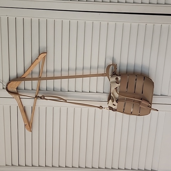 Small bucket bag no brand name in neutral colour - Picture 1 of 10